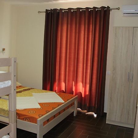Apartment Family Ulcinj Buitenkant foto