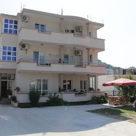 Apartment Family Ulcinj Buitenkant foto