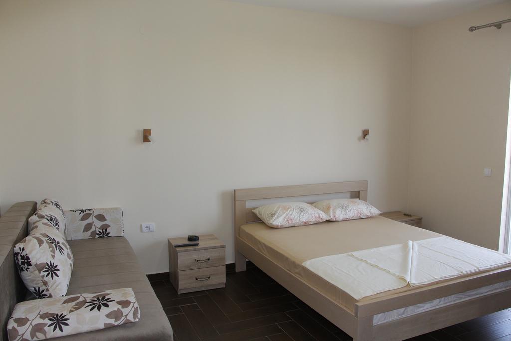 Apartment Family Ulcinj Buitenkant foto
