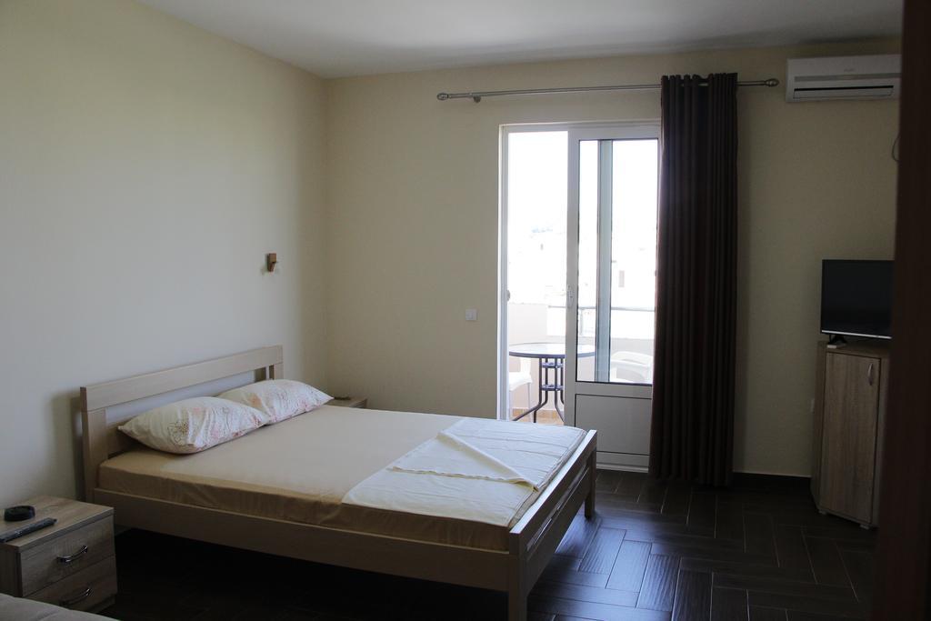 Apartment Family Ulcinj Buitenkant foto