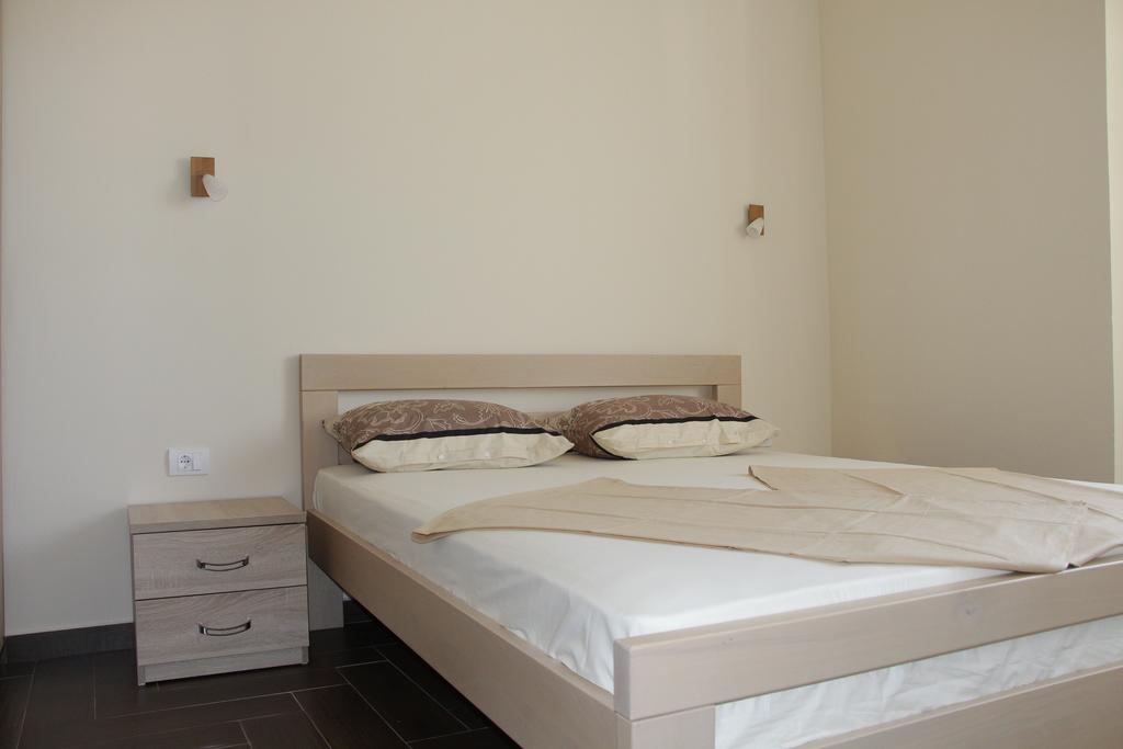 Apartment Family Ulcinj Buitenkant foto