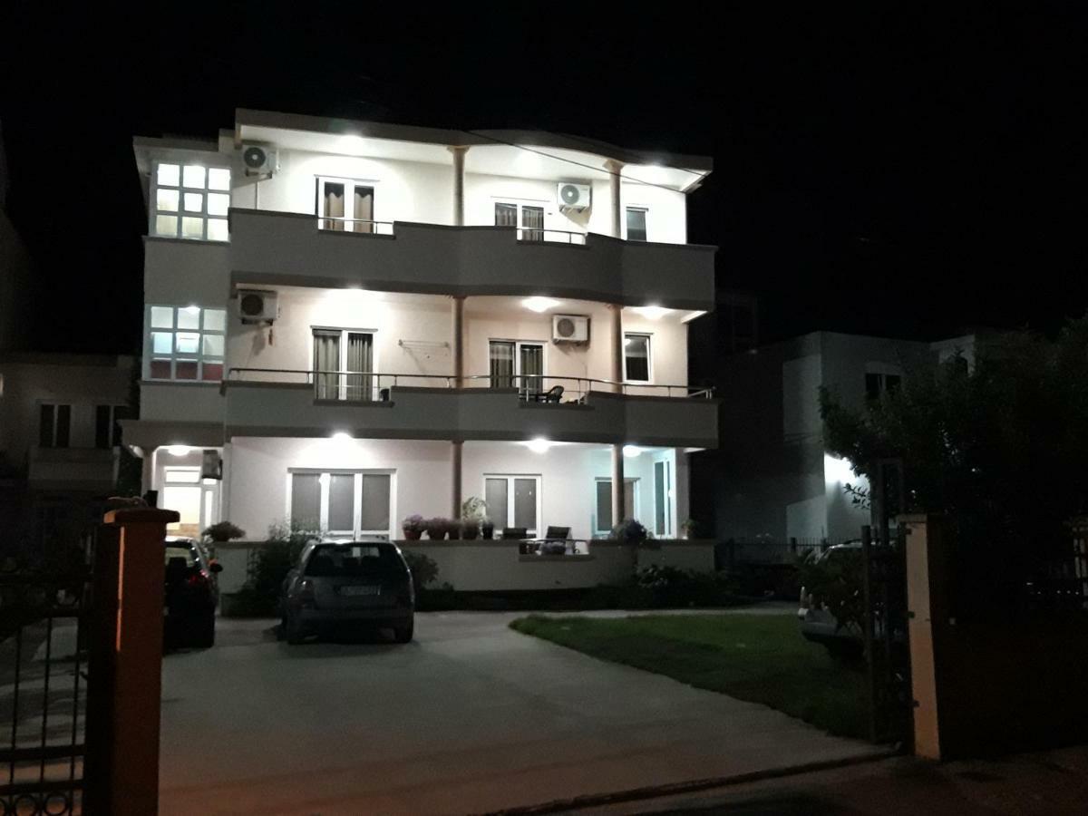 Apartment Family Ulcinj Buitenkant foto