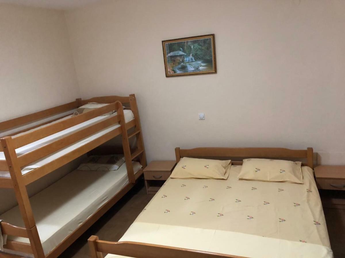Apartment Family Ulcinj Buitenkant foto